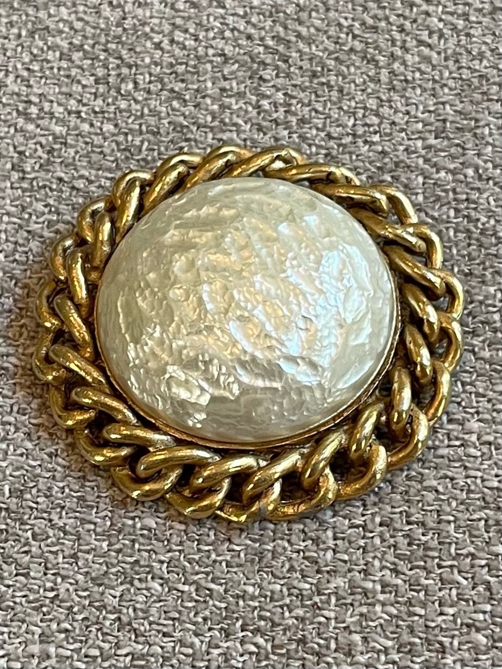 Vintage Sarah Coventry 1969 Gold Tone Faux Peal Signed "Baroque Goddess" Brooch